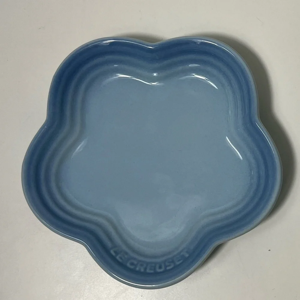Le Creuset Stoneware Flower Petal Scalloped Trinket Dish Plate Tray
